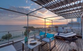 Tropical Hotel